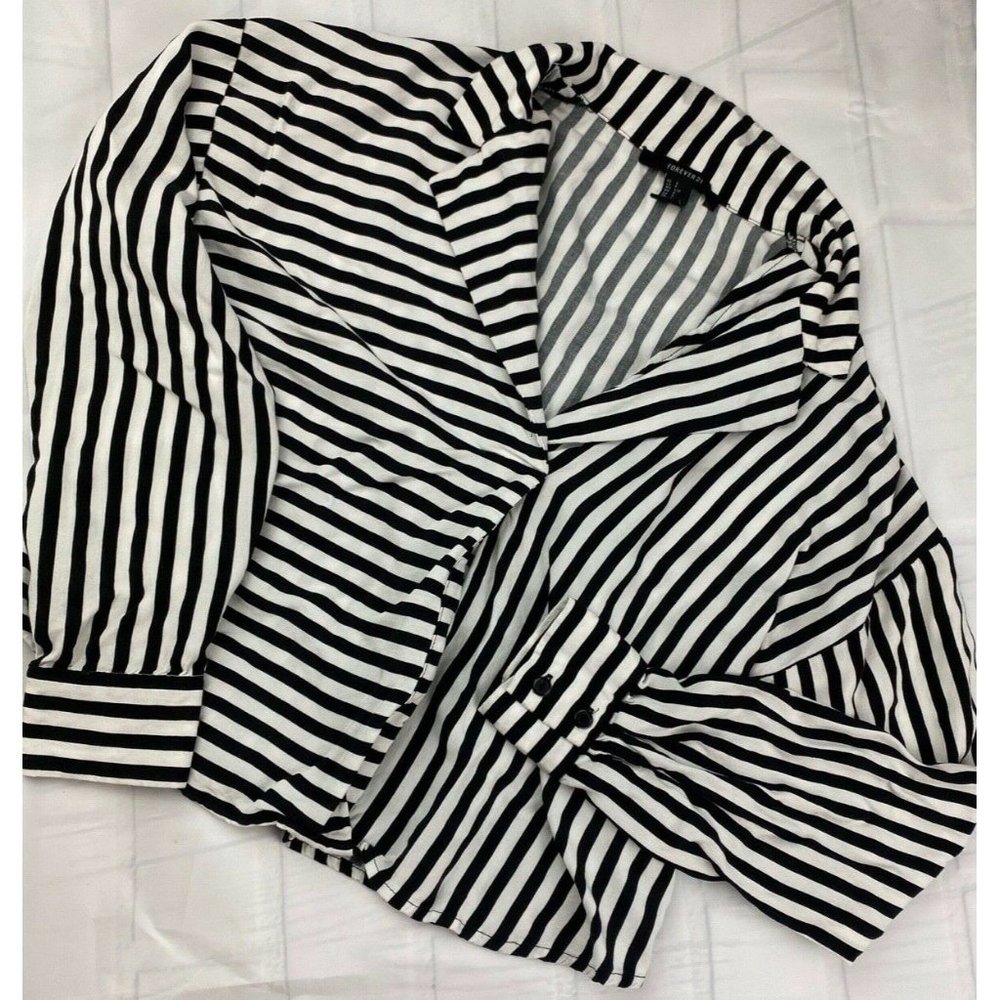 FOREVER 21 Black White Striped Long Sleeve Small